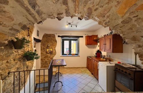 San Mauro Castelverde House | Casa centro storico borgo medievale