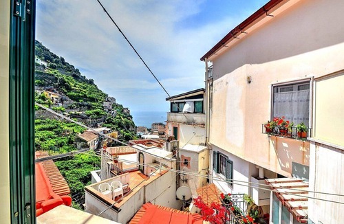 Minori Apartment | Casa Cesara: A welcoming apartment situated in a quiet location, a few minutes from the town center, with Free WI-FI.