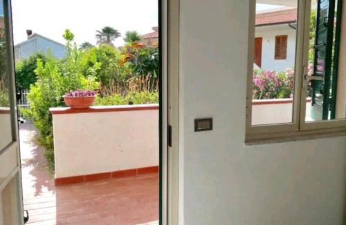 Piraino House | Casa con Giardino e Terrazzo vicino al Mare