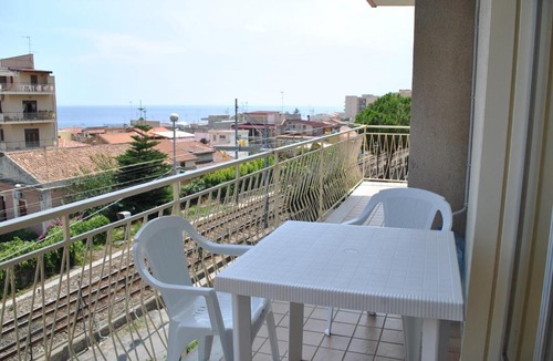 Santa Teresa di Riva Apartment | Casa Dani Spaziosa Casa vacanze al mare
