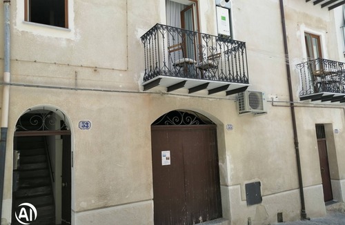 Old Town Apartment | Casa Dei Normanni-Apt Ruggero quiet and nearby the beach
