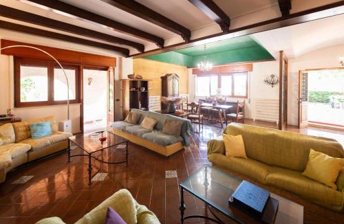 Carini Villa | Casa del carrubo