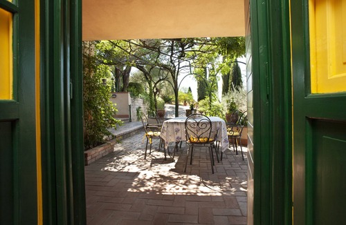 Morlupo House | Casa del Glicine, private saltwater pool