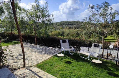 Rodi Milici House | Casa del Poggio Barone Bouganvillea