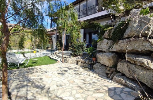 Rodi Milici House | Casa del Poggio Barone Bouganvillea