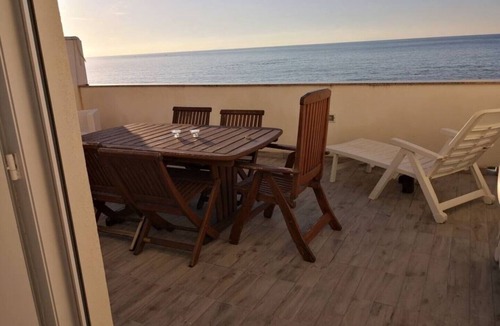 Acquarone House | Casa delle Rondini with garden and terrace overlooking the sea