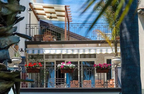 Riposto Apartment | Casa delle Zammare, facing the sea historic centre
