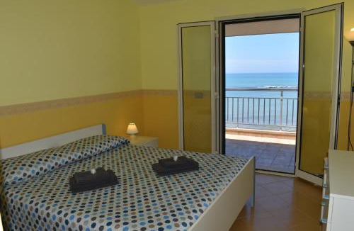 Punta Secca Apartment | Casa Donna Titina