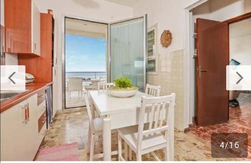 Cava dʼAliga House | Casa Elsa, the veranda overlooking the sea .