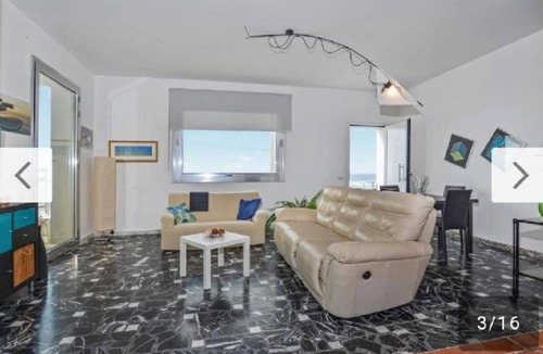 Cava dʼAliga House | Casa Elsa, the veranda overlooking the sea .
