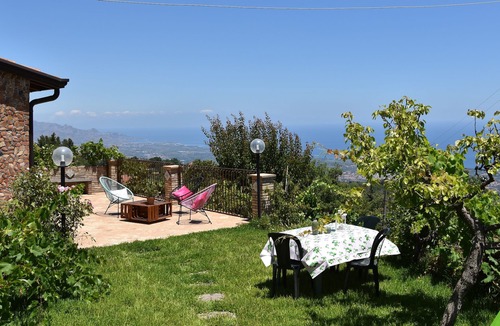 Coste House | Casa Greli is the ideal place for those who love the sea and the mountains