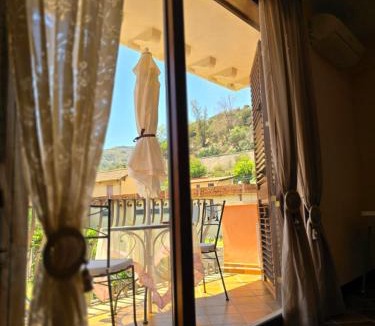 Sant'Alessio Siculo House | Casa La Ferula apt2 vicino al mare e Taormina con balcone