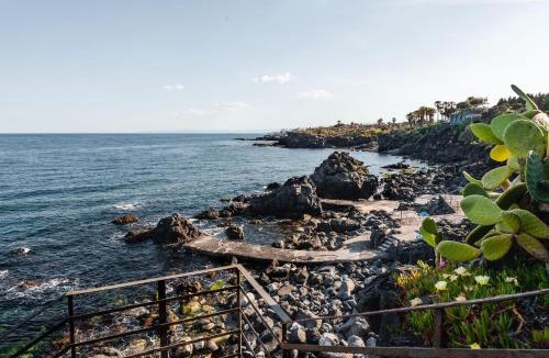 Aci Castello House | Casa Magnolia by Wonderful Italy
