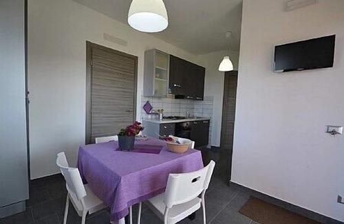 Sciacca House | Casa Maia: A modern and graceful apartment located on a hillside, facing the sea.
