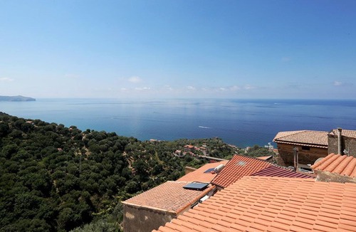 Marina Lido Apartment | Casa Marida - Holidays in a historic building with beautiful sea view