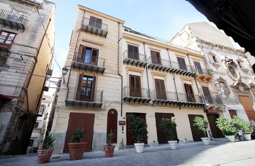 Monte di Pieta Hotel | Casa Nostra Luxury Suites