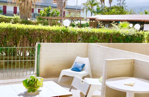 Fondachello Apartment | Casa Perla, on the sea with a view of the Etna volcano.