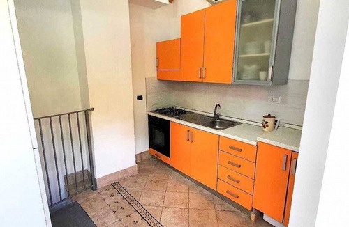 Letojanni House | Casa Sabbiolina B: A welcoming two-story apartment situated at a short distance from the beach, with Free WI-FI.