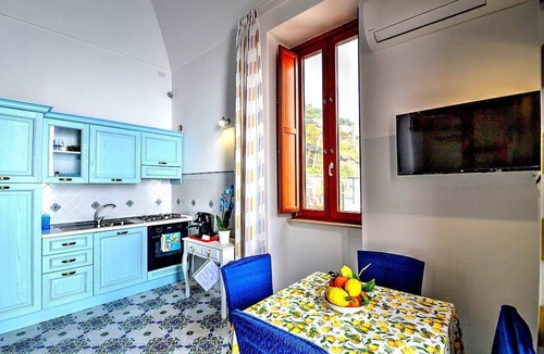 Ravello House | Casa Sagitta A: A welcoming studio apartment located on the high coast in front of the sea, with Free WI-FI.