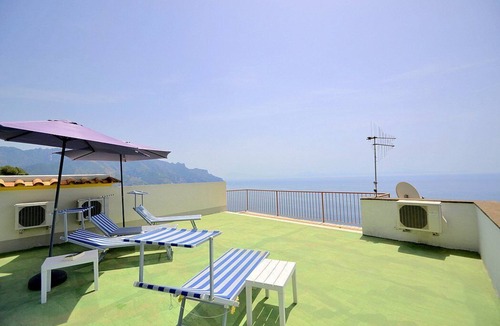 Ravello House | Casa Sagitta A: A welcoming studio apartment located on the high coast in front of the sea, with Free WI-FI.