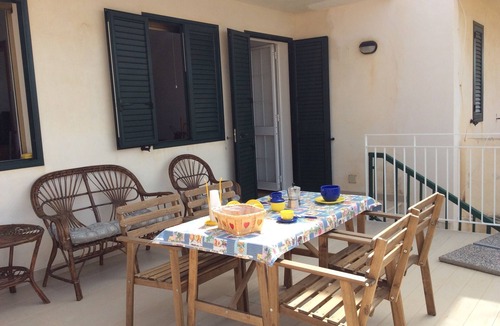 Marina di Ragusa Apartment | Casa Santa Barbara Villa with veranda overlooking the sea