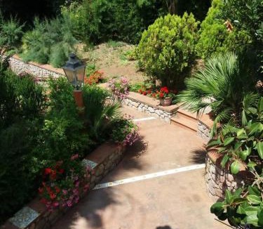 Tiberio Apartment | Casa Silvana 2 Casa con giardino by ItaliaHost