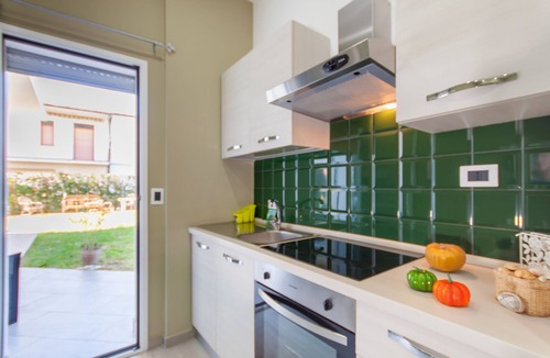 Agnone Bagni Apartment | Casa Smeralda a 200m From The Sea, Augusta, Italy