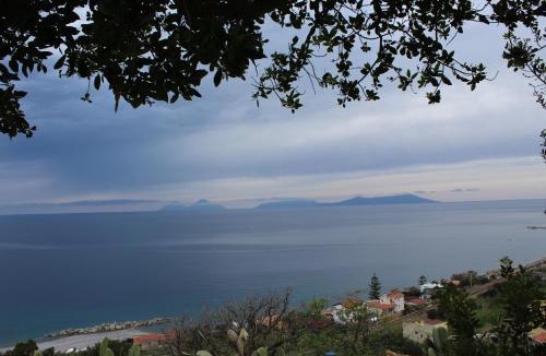 Piraino Apartment | Casa Spisidda Appartamento monolocale "Vulcano" per 4 persone con vista sulle Eolie