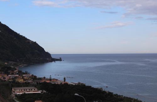 Piraino Apartment | Casa Spisidda Appartamento bilocale "Salina" con vista sulle Eolie