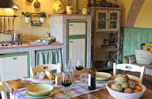 Vicopisano Apartment | "Casa Torre dell'Orologio": historic home in Medieval village + garden near Pisa