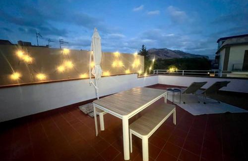 Partanna Apartment | Casa TreMar - Flat with roof top in Mondello