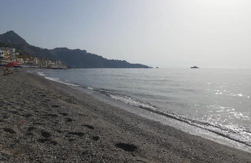Giardini Naxos House | Casa vacanze a 30 metri dal mare