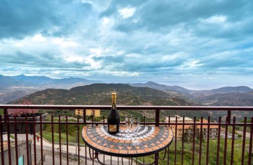 San Mauro Castelverde House | Casa Vacanze dell'Angelo