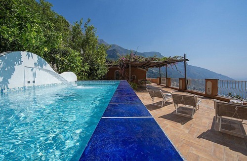 Positano House | Casa Zenia B: A splendid apartment located on a hillside, facing the sea, with Free WI-FI.