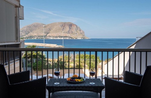 Addaura Apartment | CasaMare Addaura - Your Romantic Seafront Hideaway