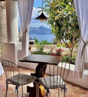 Lipari House | Case Quattrocchi - Giardino e Terrazzi con vista Panoramica sul Mare, Etna e Vulcano