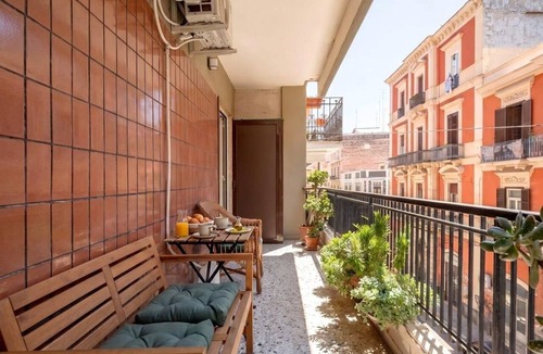 Bari City Centre Apartment | Casetta Annina | Stylish 3BR Retreat in the Heart of Bari