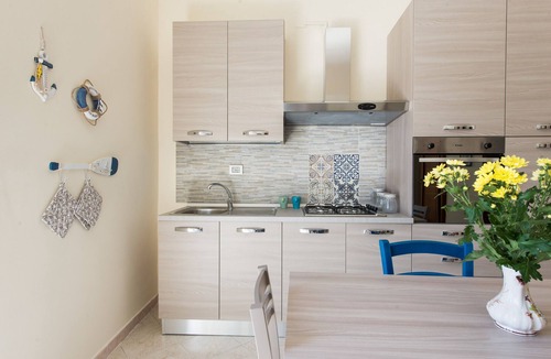 Mondello Apartment | Casetta vista mare in piazza a Mondello by Wonderful Italy