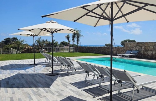 Brucoli Apartment | Cava Del Mar: comfort and relaxation in a vacation home with bedroom, living room and bathroom.