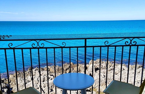 Old Town House | Central Room With Balcony And Amazing Sea View