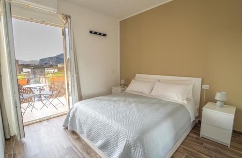 Corso dei Mille - Sant'Erasmo Apartment | Central Station Home - Fanale Rentals