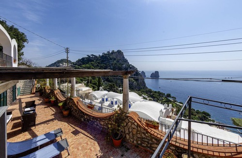 Marina Piccola House | Central Traditional Caprese Villa overlooking the Faraglioni in Marina Piccola
