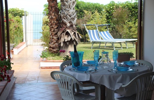 Villa Grazia di Carini Ski Chalet | Chalet on the sea in the Gulf of Carini
