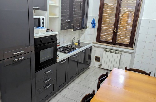 Saronno Apartment | Charming 3-bedroom apartment with AC, WiFi at Saronno