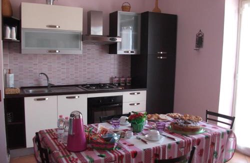 Nicolosi Apartment | Charming apartment in Nicolosi with balcony and parking