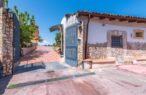 Lentini House | Charming Casina in the green with solarium pool and BBQ between Catania and Syracuse