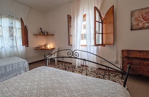 Vicopisano Apartment | Charming olive farm - ideal for couples & small families, AC & Wifi,