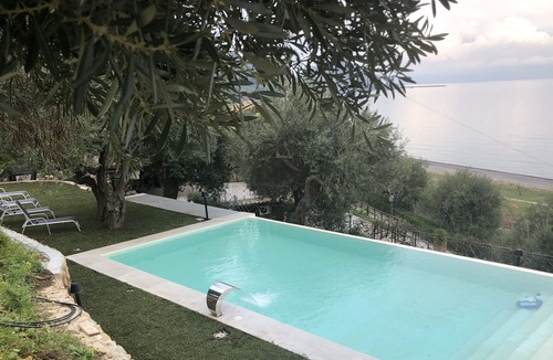 Sant'Ambrogio Villa | Charming see front villa with pool