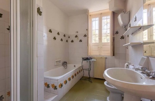 Linera Villa | Charming Sicilian Villa of the century 1800 with old trees park
