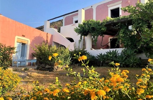 Malfa Villa | Charming villa in SALINA Capo Faro- dream sunset -